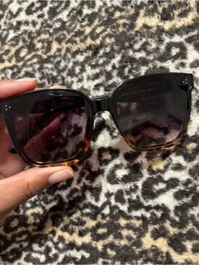 Jessica Simpson Black to Tortoise Gradient Square Sunglasses